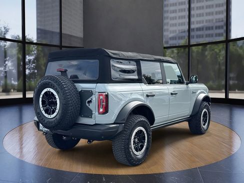 Used 2022 Ford Bronco Badlands image 3