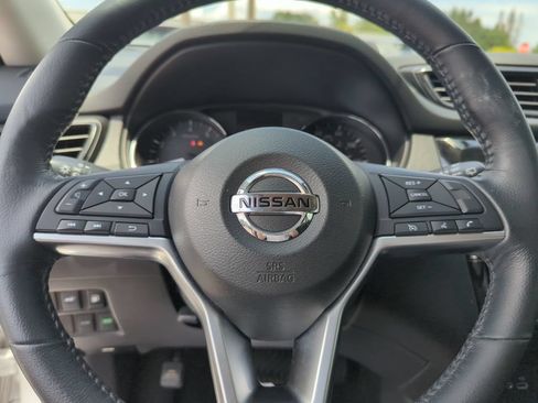 Used 2018 Nissan Rogue SV FWD image 44