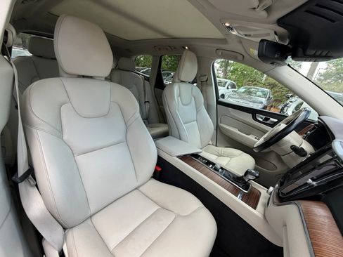 Used 2021 Volvo XC60 T6 Momentum AWD/4WD image 9