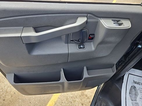 Used 2017 Chevrolet Express 3500 LT w/ LT Preferred Equipment Group image 15