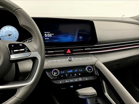 Used 2025 Hyundai Elantra SEL FWD image 7