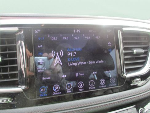 Used 2020 Chrysler Pacifica Limited FWD image 20