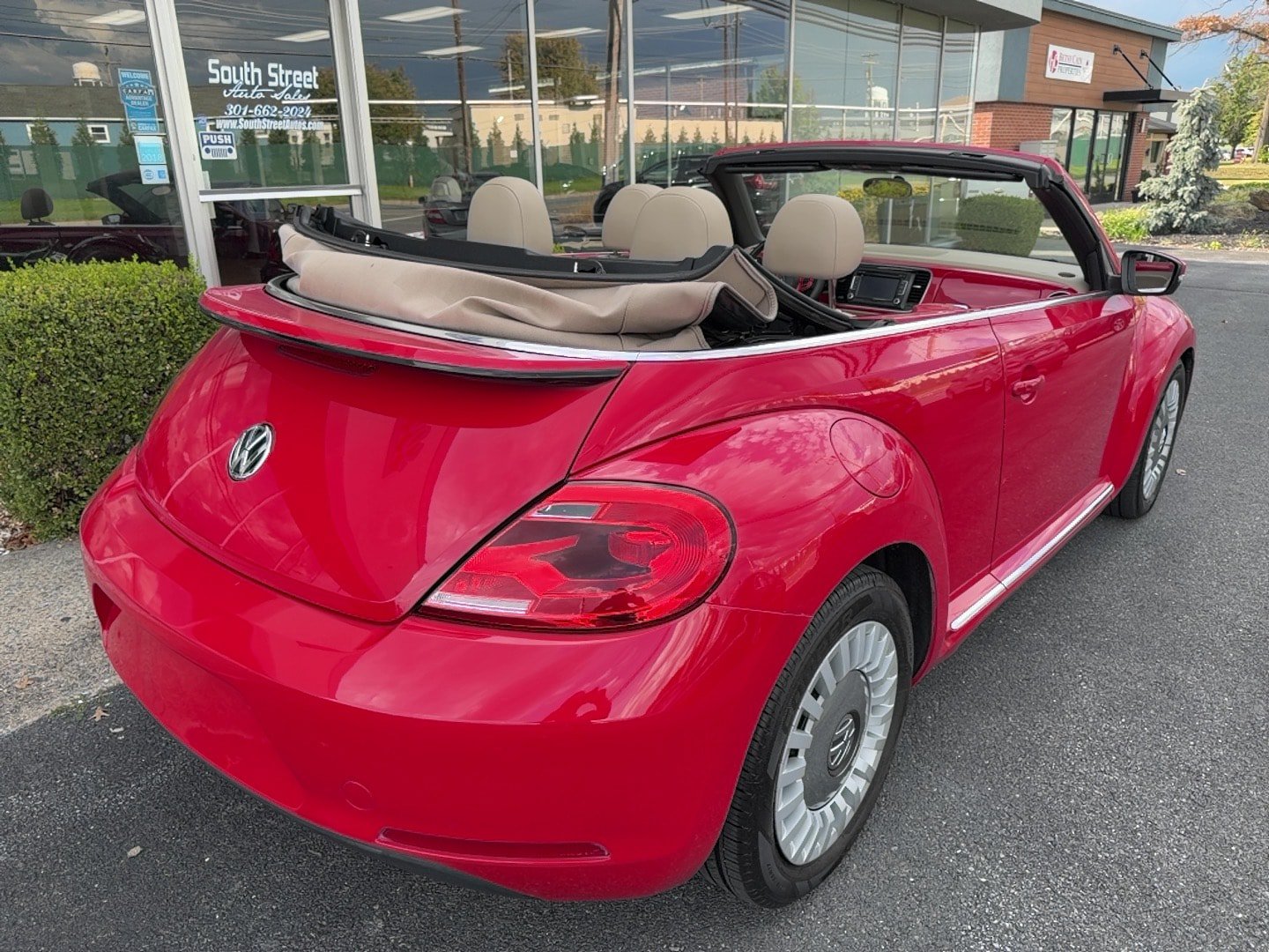 Used 2015 Volkswagen Beetle 1.8T FWD image 3