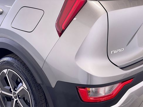 Certified 2025 Kia Niro LX FWD image 9
