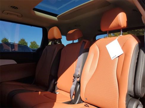 New 2026 Kia Carnival SX Prestige image 8