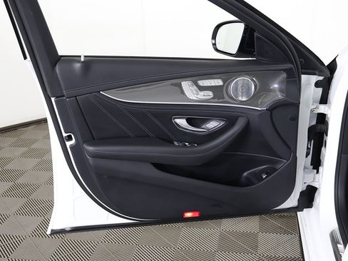 Used 2019 Mercedes-Benz E 63 AMG S image 29