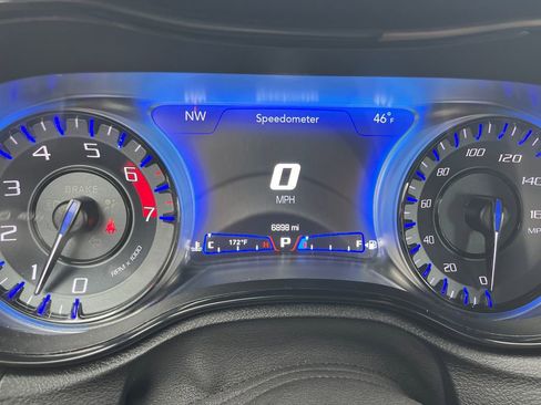 Used 2023 Chrysler 300 C image 17