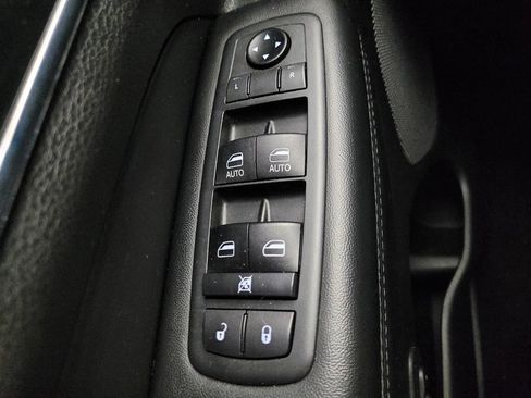 Used 2020 Jeep Grand Cherokee Limited image 27