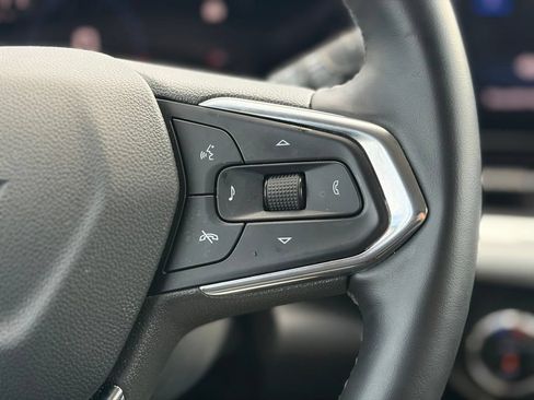 Used 2025 Chevrolet Trax LT w/ LT Convenience Package FWD image 23