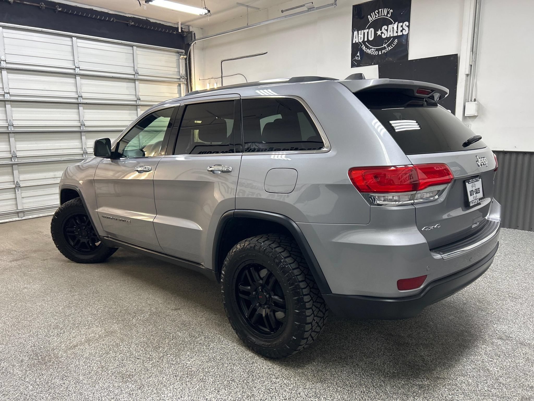 Used 2019 Jeep Grand Cherokee Limited w/ Luxury Group II AWD/4WD image 4