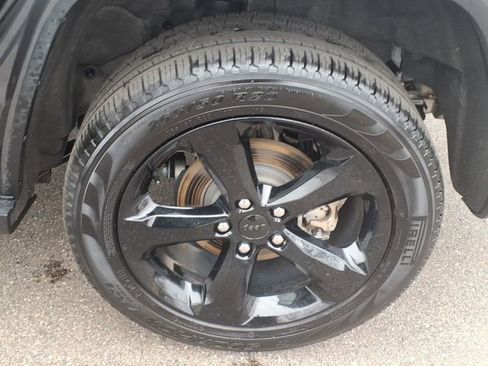 Certified 2025 Jeep Grand Cherokee Limited w/ Black Appearance Package RWD image 14