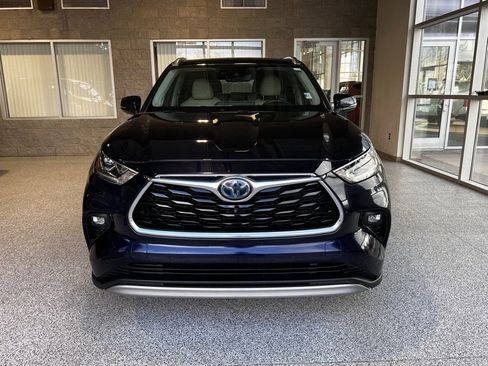 Certified 2020 Toyota Highlander Platinum image 2