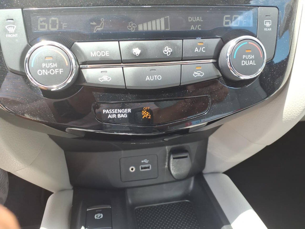 Used 2022 Nissan Rogue Sport SL AWD/4WD image 11