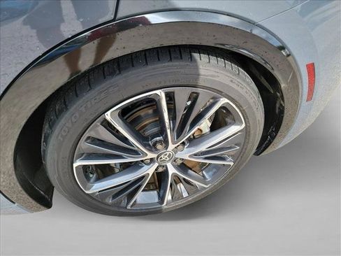 Used 2023 Toyota Prius XLE FWD image 9