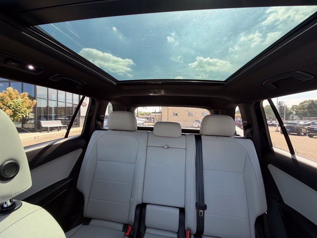 Used 2020 Volkswagen Tiguan SE R-Line FWD image 12