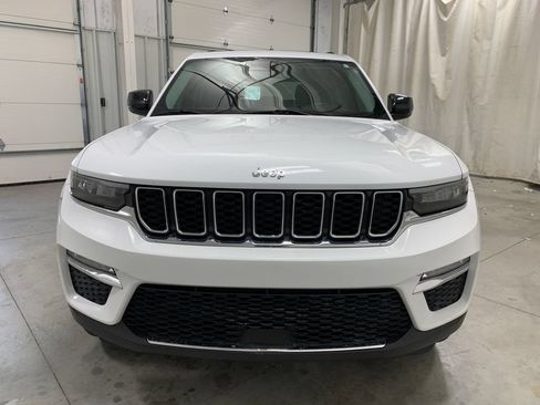 Used 2022 Jeep Grand Cherokee Limited AWD/4WD image 15