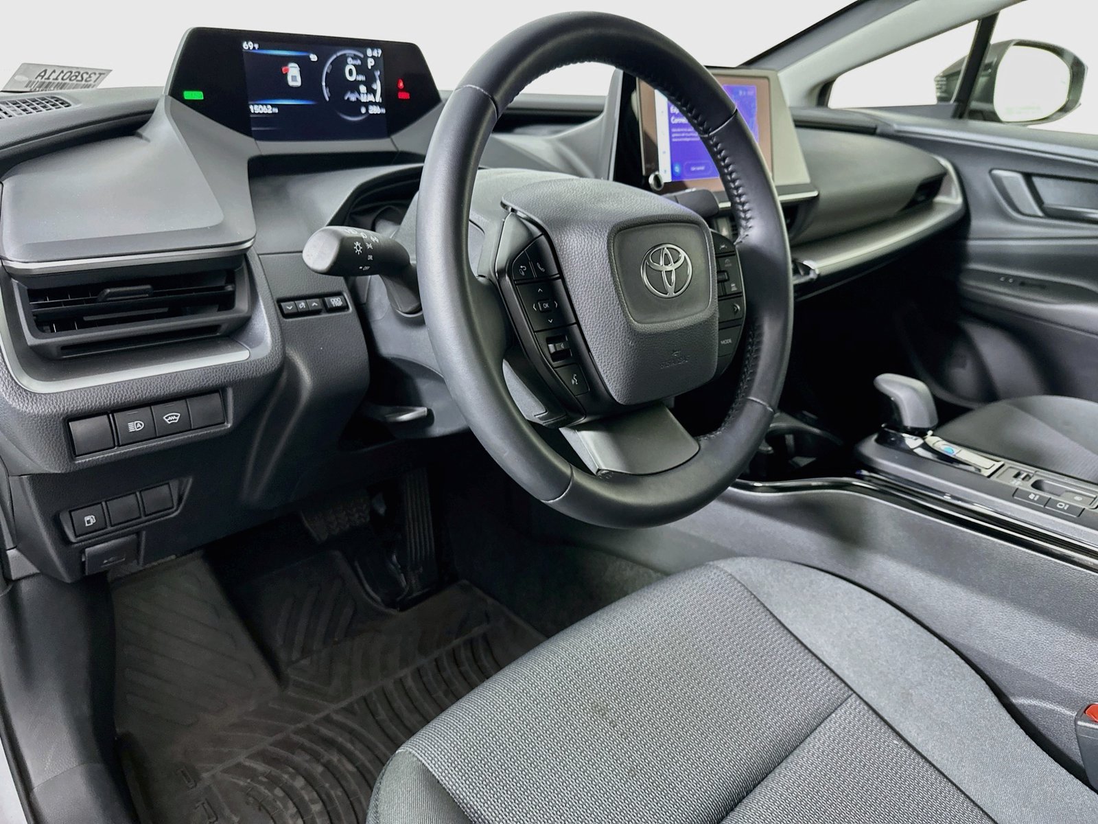 Certified 2025 Toyota Prius LE AWD/4WD image 9