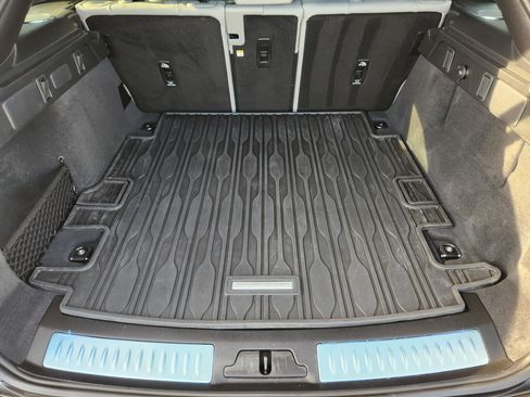 Used 2026 Land Rover Range Rover Velar Dynamic SE image 34