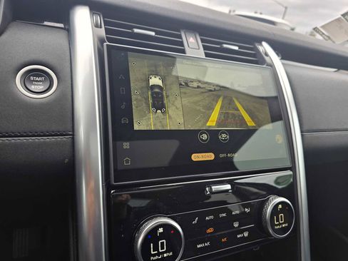 Certified 2024 Land Rover Discovery S AWD/4WD image 29