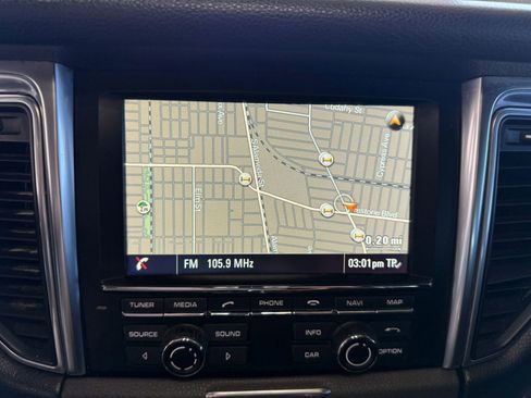 Used 2015 Porsche Macan S image 19