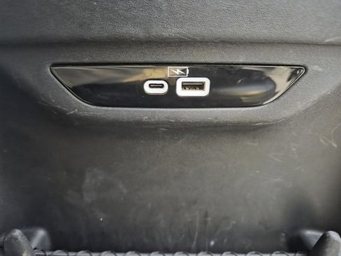 Used 2023 Chrysler Pacifica Touring-L image 33