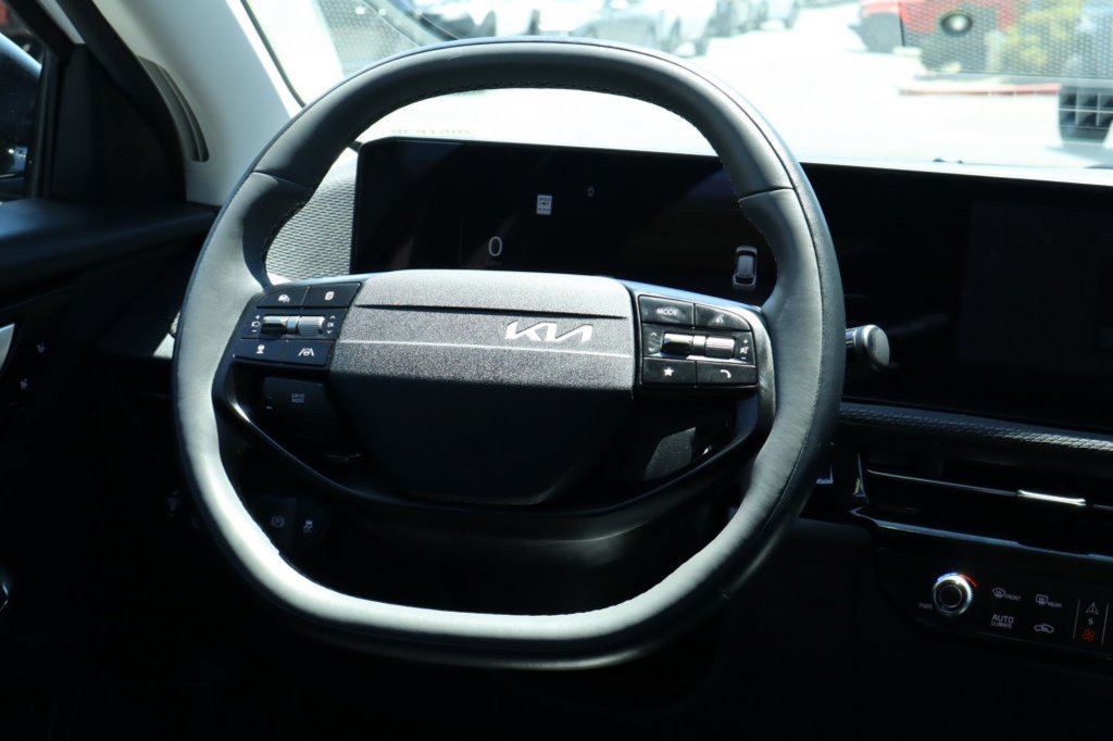 Used 2025 Kia EV6 Wind RWD image 27