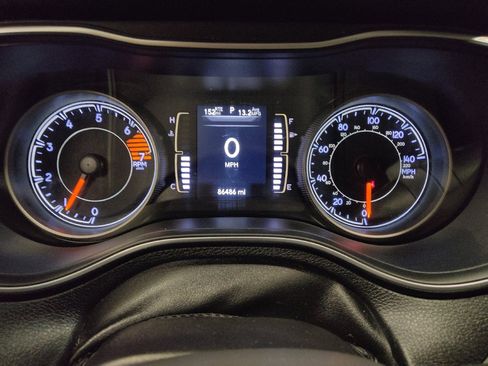 Used 2019 Jeep Cherokee Latitude Plus FWD image 23