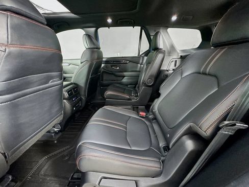 Used 2025 Honda Pilot TrailSport image 32