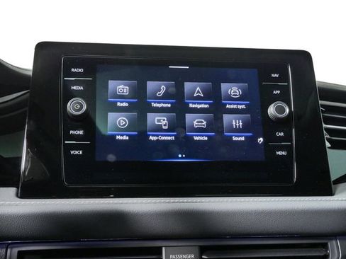 Used 2025 Volkswagen Jetta SEL FWD image 23