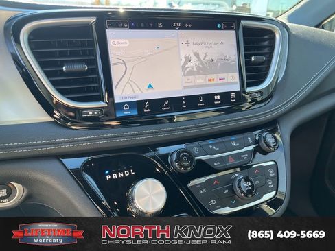 New 2026 Chrysler Pacifica Limited image 9