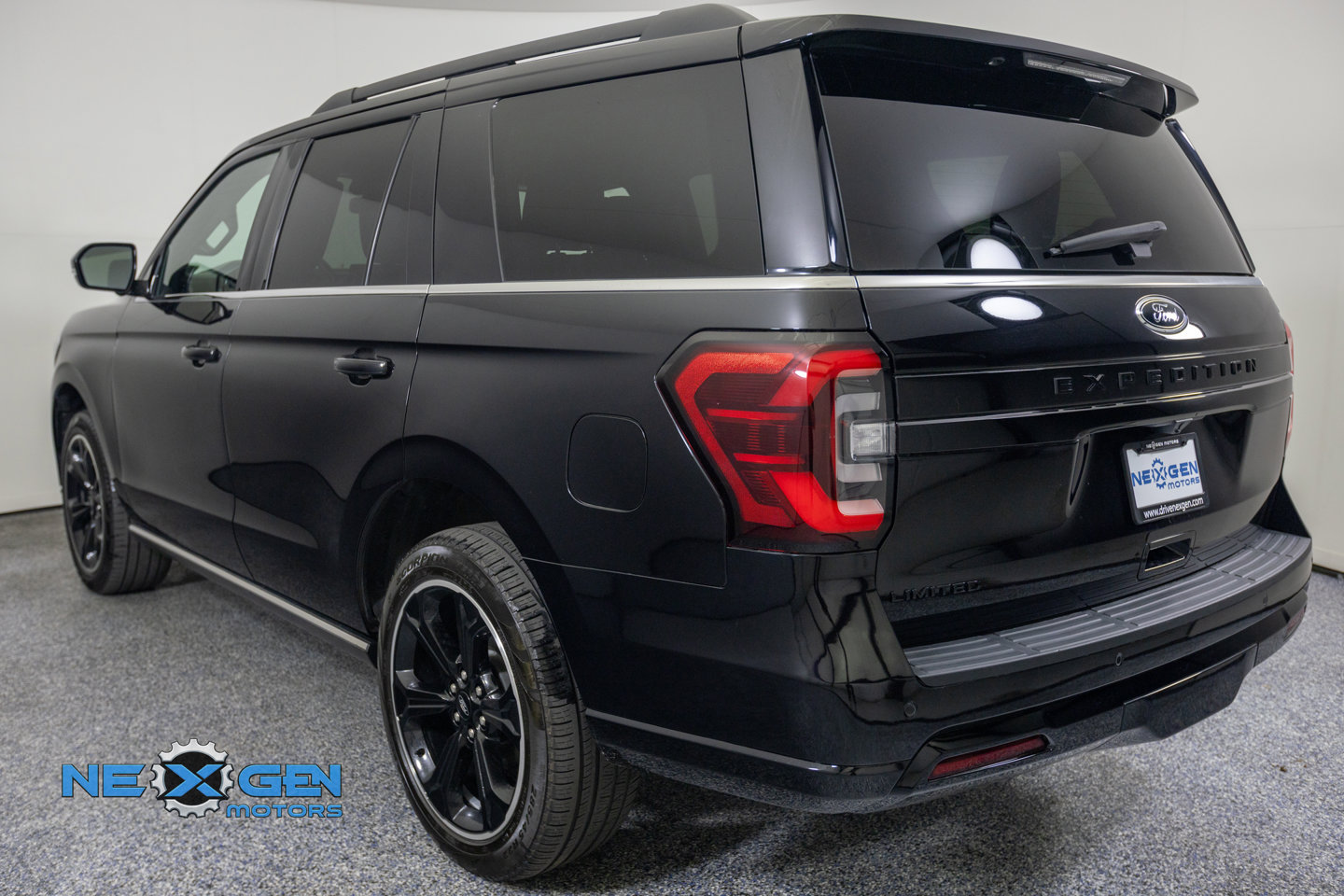 Used 2024 Ford Expedition Limited AWD/4WD image 6