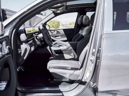 Used 2026 Mercedes-Benz Maybach GLS 600 4MATIC image 33