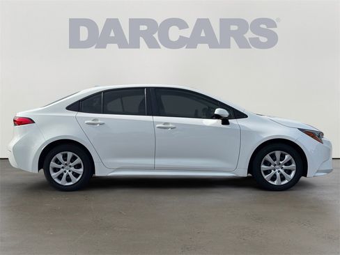 Used 2022 Toyota Corolla LE image 8