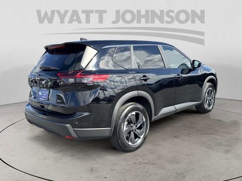 Used 2025 Nissan Rogue SV image 5