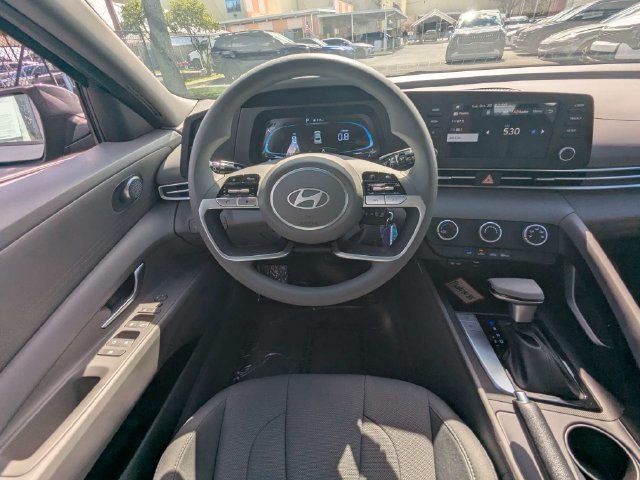 Used 2026 Hyundai Elantra SE FWD image 16