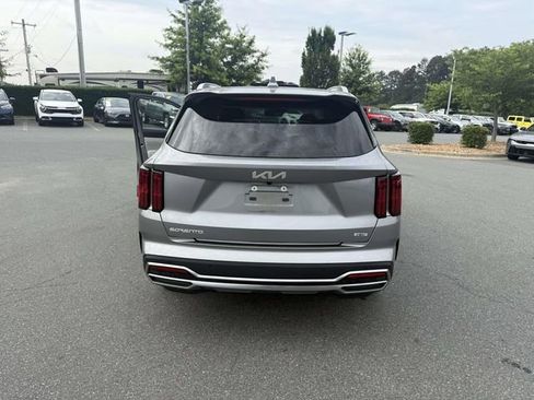 Used 2023 Kia Sorento SX Prestige w/ Panoramic Sunroof Package AWD/4WD image 6