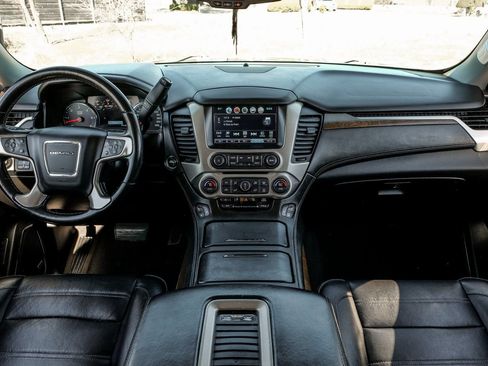 Used 2020 GMC Yukon Denali w/ Denali Ultimate Package image 16