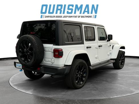 Used 2022 Jeep Wrangler Unlimited Sahara w/ Cold Weather Group AWD/4WD image 6