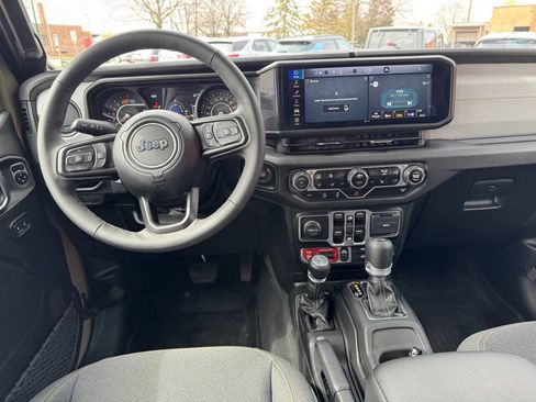 Used 2025 Jeep Wrangler Unlimited Sport image 9