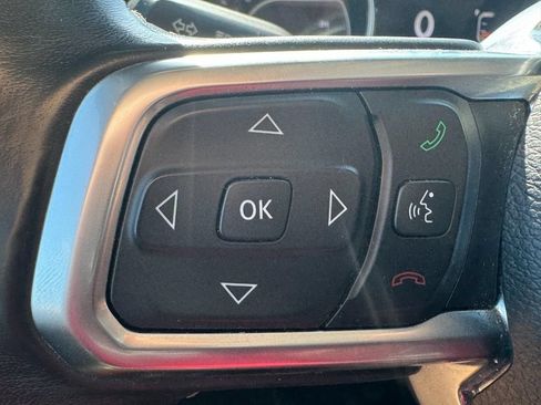 Used 2019 Jeep Wrangler Unlimited Sahara AWD/4WD image 16