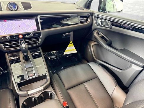 Certified 2026 Porsche Macan AWD/4WD image 22