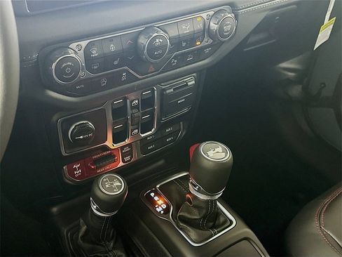 New 2025 Jeep Wrangler Unlimited Rubicon image 12