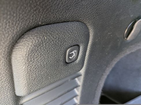 Used 2018 Jeep Grand Cherokee Altitude image 17