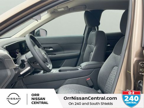 New 2026 Nissan Kicks SV w/ Charging Package FWD image 17