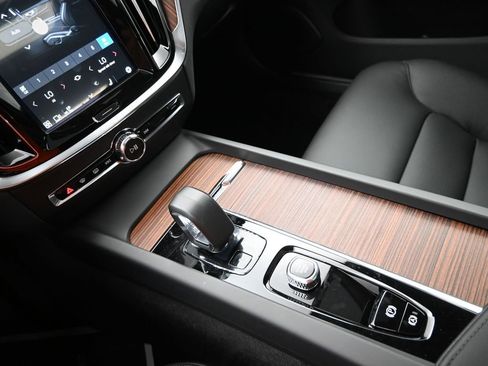 New 2025 Volvo S60 B5 Plus w/ Climate Package image 17