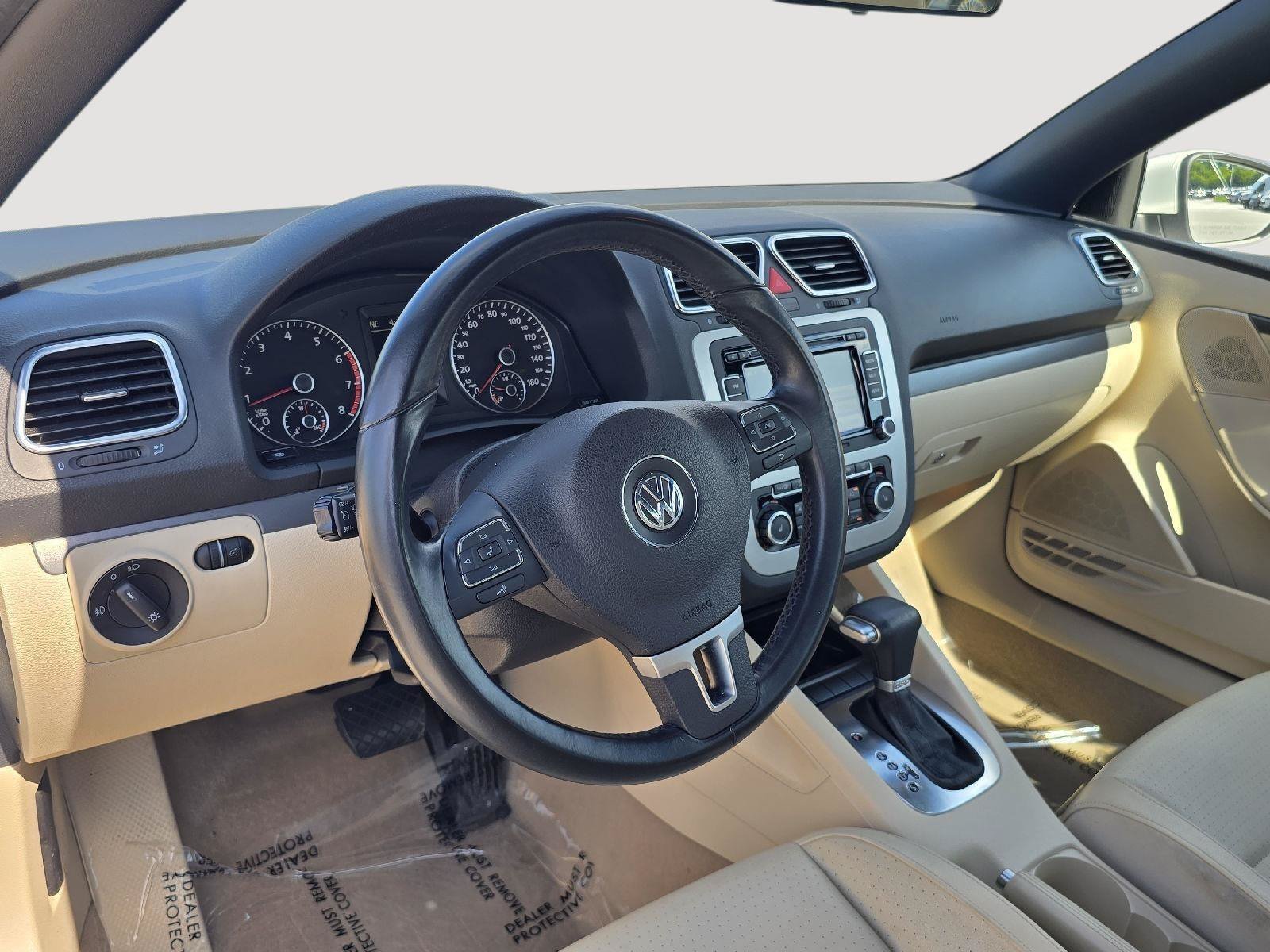Used 2010 Volkswagen Eos Komfort FWD image 11