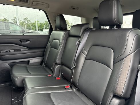 Used 2024 Nissan Pathfinder SL AWD/4WD image 30
