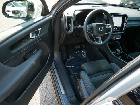 Used 2023 Volvo XC40 Recharge Plus w/ Protection Package Premier AWD/4WD image 10