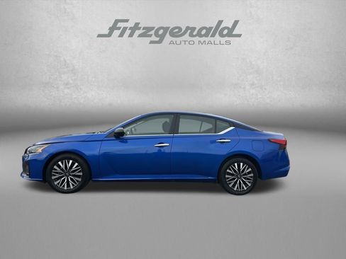 Used 2025 Nissan Altima 2.5 SV image 8