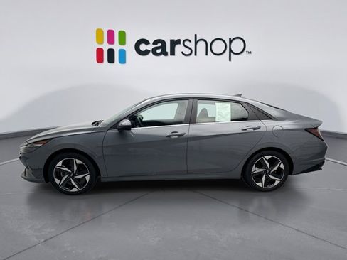 Used 2022 Hyundai Elantra Limited w/ Preferred Accessory Package FWD image 2